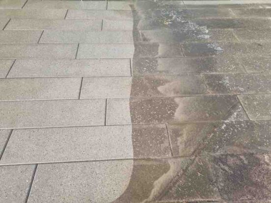 algefjernelse og fliserensning af alger