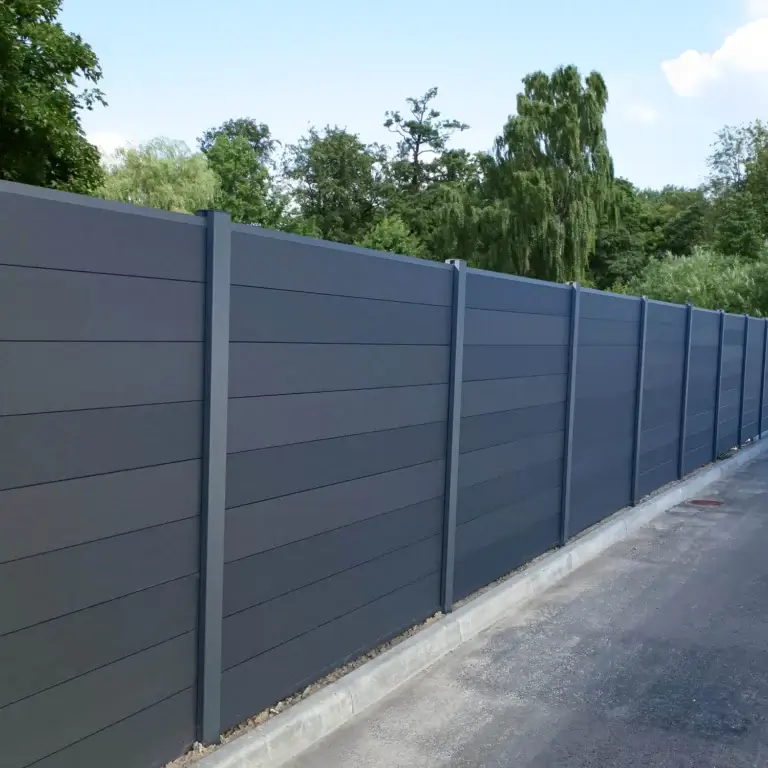 sort Komposithegn i haven