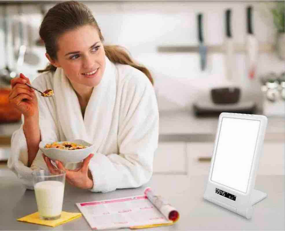 led lysterapi lampe med timer alarm 18w hvid 10.000 lux indbygget batteri Lille